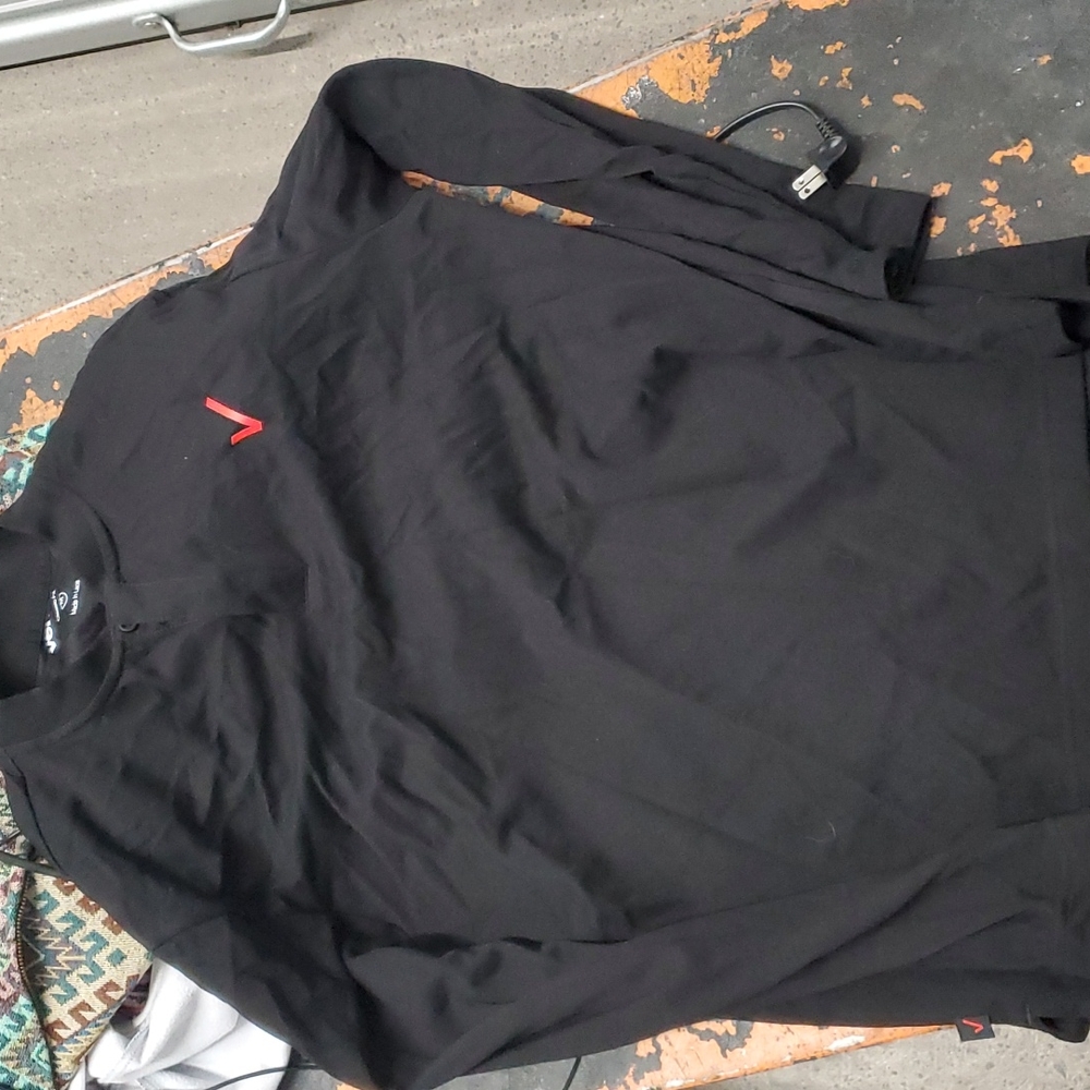 Medium verizon long sleeve polo